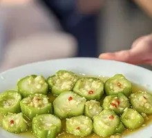 Steamed Zucchini with Garlic