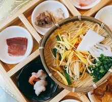 Crossing-the-bridge Rice Noodles