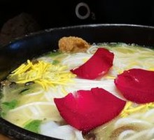 Crossing-the-bridge Rice Noodles