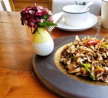Enoki Mushroom Stir-Fried with Nuodeng Ham