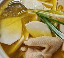 Sweet Bamboo Shoots Stewed Chicken