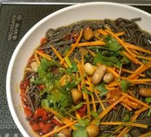Cold-mixed fern root noodles