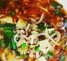 Braised Pork and Rice Noodles in Small Pot