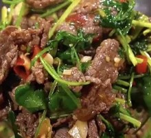 Stir-Fried Beef with Yellow Onion