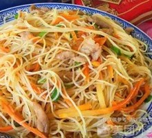 Stir-Fried Rice Noodles with Lean Pork