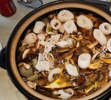 Medicinal Chicken and Mushroom Soup Pot