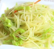 Sliced Potatoes with Green Pepper