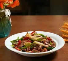 Xiang-Style Stir-Fried Beef with Green Peppers