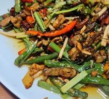 Bai Cai Root Stir-fried Black Chicken