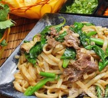 Beef Brisket Stir-Fried Rice Noodles