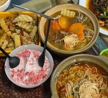 Signature Dai-style Soy Sauce Pork Noodles