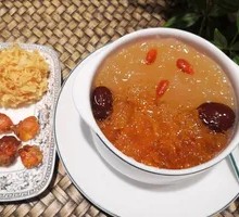 Rock Sugar Trehalose and Peach Gum Stew