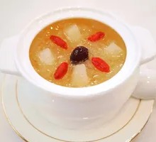 Braised Pear with Rock Sugar and Silver Ear Fungus