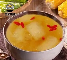 Pear and Goji Berry Congee with Rock Sugar
