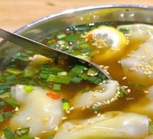 Dai-style Sour Spicy Dumplings