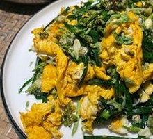 Egg Stir-fried with Spring Vegetables