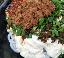 Tofu Flower and Fine Rice Noodles