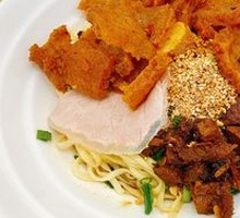 Stewed Pork Sauce Noodles with Crispy Pork Rinds