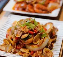 Spicy Stir-Fried Clams