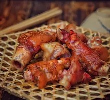 Charcoal-Grilled Pig Trotters
