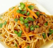 Stir-Fried Noodles with Shredded Meat
