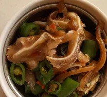 Green Pepper Stir-fried Pig Ear