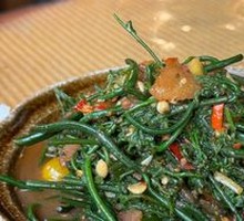 Tomato Stir-fried Water Fern Salad