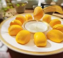 Golden Steamed Bun