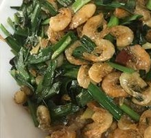Stir-fried河虾 with leeks