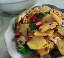 Sour Cabbage Stir-Fried with Potato Slices
