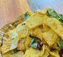 Sichuan Pepper Leaf Stir-Fried Potato Slices
