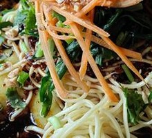 Cold-Mixed Rice Noodles and Pea Noodles
