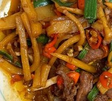 Stir-Fried Beef with Yellow Onion