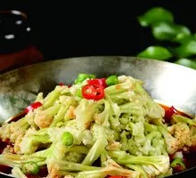 Spicy腊 Meat and Cauliflower in Dry Pot