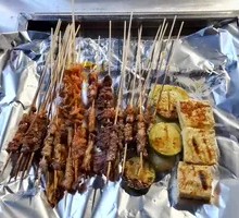 Charcoal-Grilled Meat Skewers