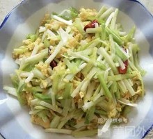 Stir-fried Eggs with Leek Greens