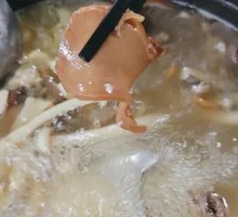 Pig's Trotter and Mushroom Hot Pot