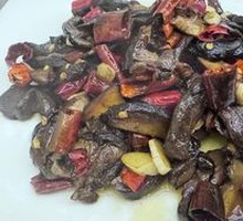 Dry Red Chilies Stir-Fried with Fresh Enoki Mushrooms