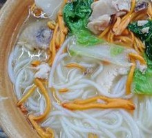 Braised Chicken Rice Noodles