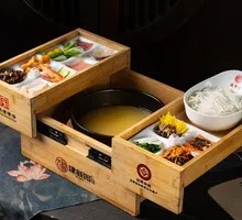 Bai Nian Yun Zhen Hot Pot Rice Noodles