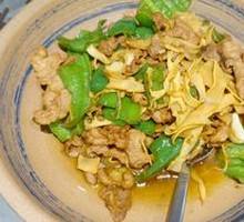 Grandmother's Stir-Fried Pork with Green Pepper