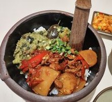 Stir-fried Pork with Crushed Peppers and Sliced Potatoes with Braised Pork