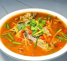 Xiaohuangladings in Yanjin River