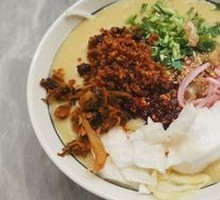 Mixed Sauce Rice Noodles with Tofu Paste Soup