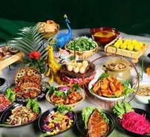 Rainforest Peacock Feast