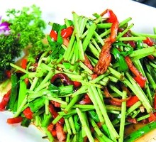 Stir-fried Wormwood with Preserved Pork
