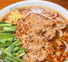 Fresh Meat Small Pot Rice Noodles