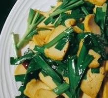 Stir-fried Yellow Tofu with Green Garlic