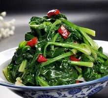 Spicy Stir-Fried Spinach