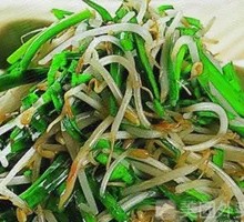Stir-fried leek with bean sprouts